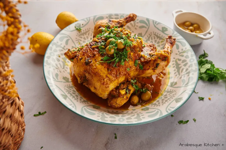 Serve the chicken with the onions sauce, olives and fresh cilantro.
