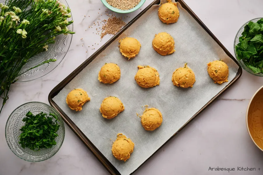 Line another baking sheet with parchment paper and arrange the balls. Top with sesame seeds.

