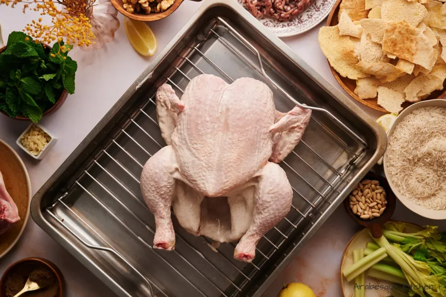 Préchauffer le four à 180°C/360°F. Retirez l'excédent de marinade du poulet, transférez-le sur une plaque à pâtisserie.